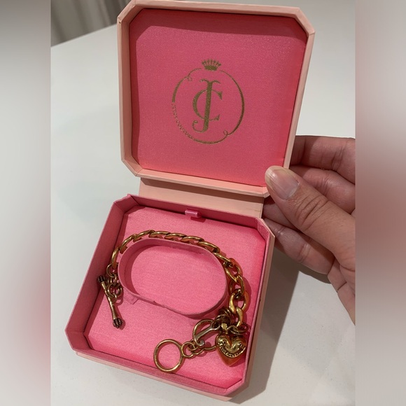Juicy Couture Jewelry - 🩷 Preloved Iconic Juicy Couture Gold Toggle Heart Bracelet 🩷🩷🩷